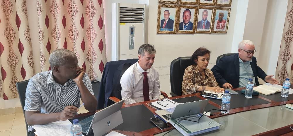 <p>
	APRESENTAÇÃO AO TRIBUNAL DE CONTAS DA GUINÉ-BISSAU DE PROJETO "GOVERNAÇÃO ECONÓMICA, TRANSPARENTE E RESPONSÁVEL", FINANCIADO PELA UNIÃO EUROPEIA</p>

